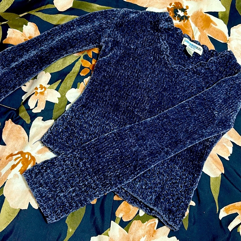 Deep blue Canyon River blue stretch size small scalloped neck